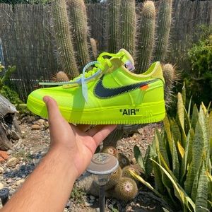 Off White ‘Volt’